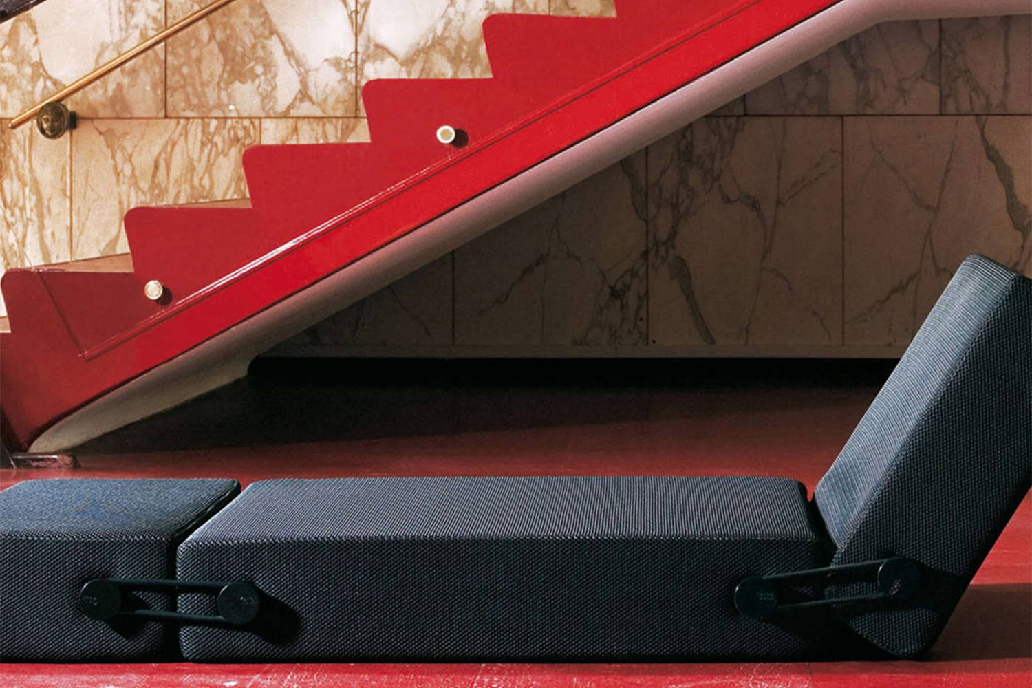 Trix Convertible Chaise Lounge by Kartell | room service 360°