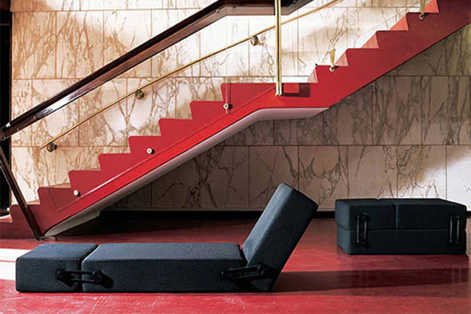Trix Convertible Chaise Lounge by Kartell | room service 360°