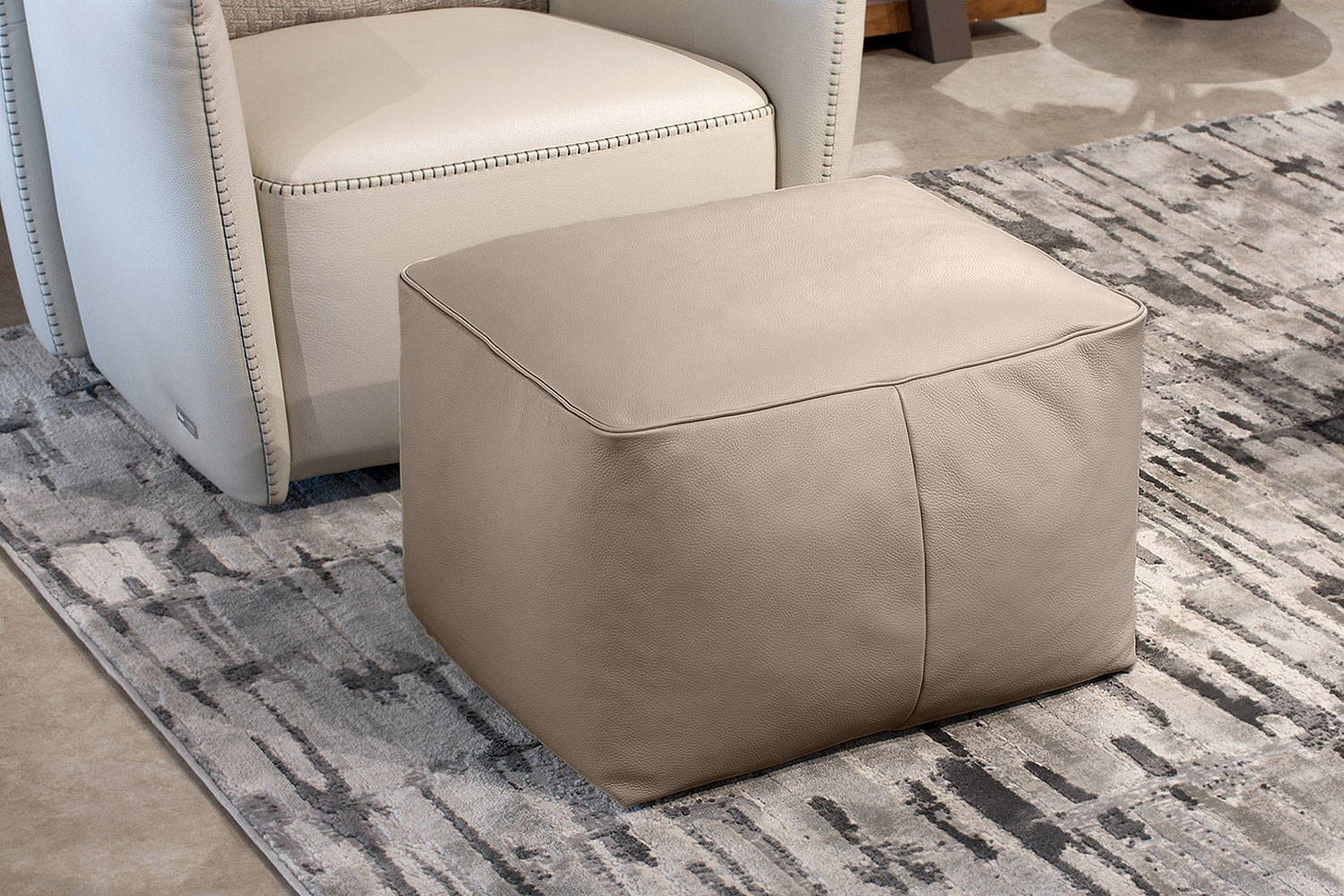  Tulip ottoman quickship by Gamma
