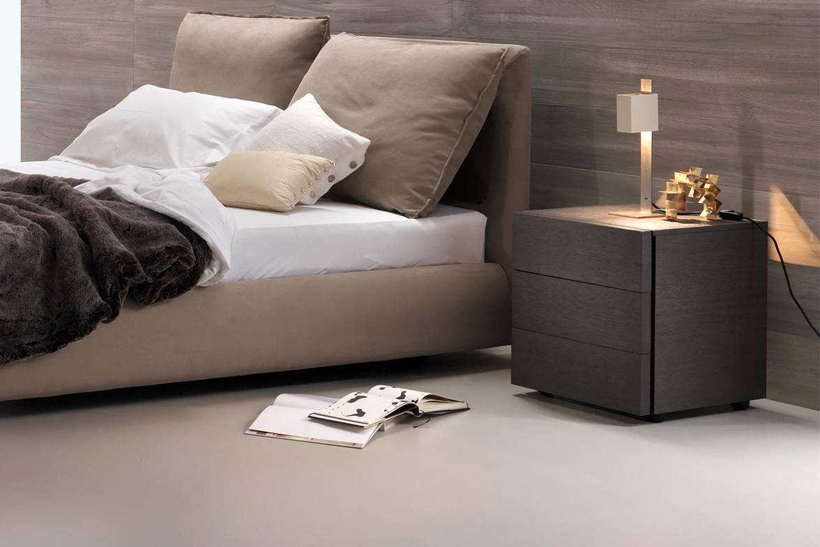 Valeo 3-drawer nightstand by San Giacomo Valeo 3-drawer nightstand by San Giacomo