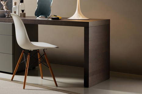 Valeo console desk by San Giacomo.
Desk finish: Grey Oak Wood.