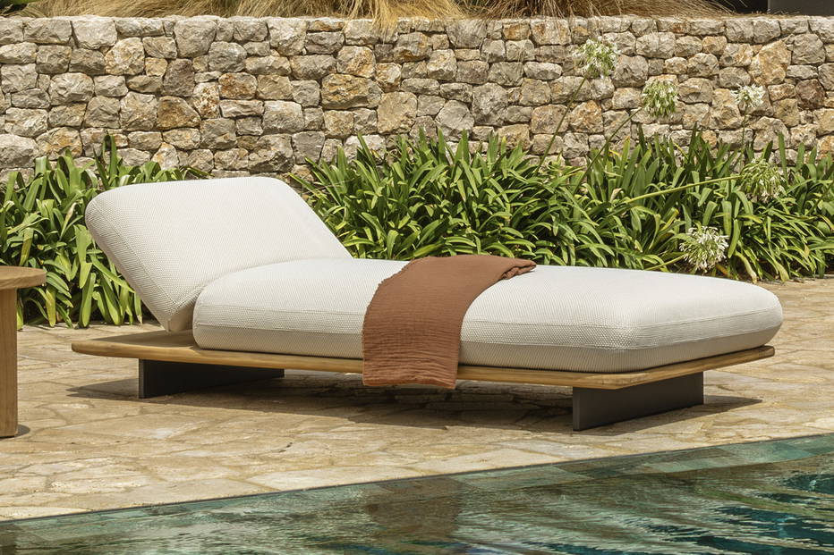 Venice chaise lounge by Talenti