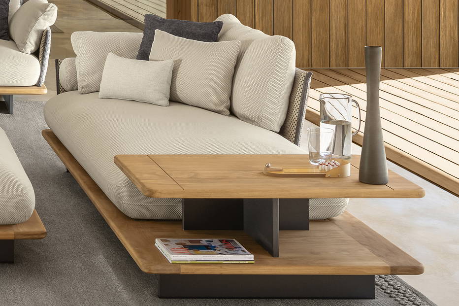 Venice chaise lounge with table by Talenti