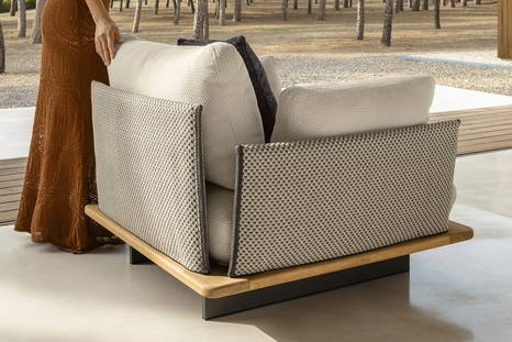 Venice large lounge armchair by Talenti