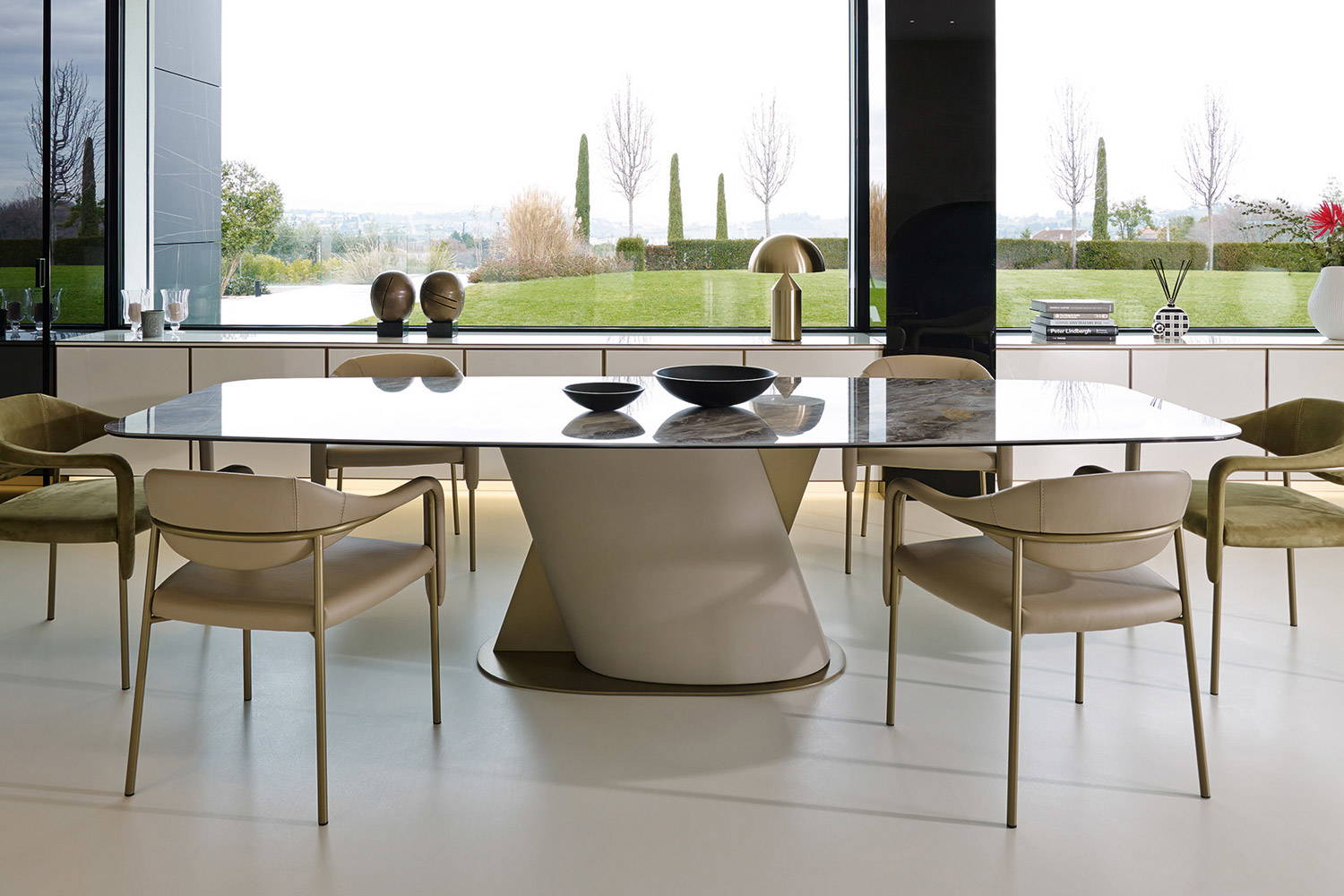 Venus Dining Table by Gamma Arredamenti | room service 360°