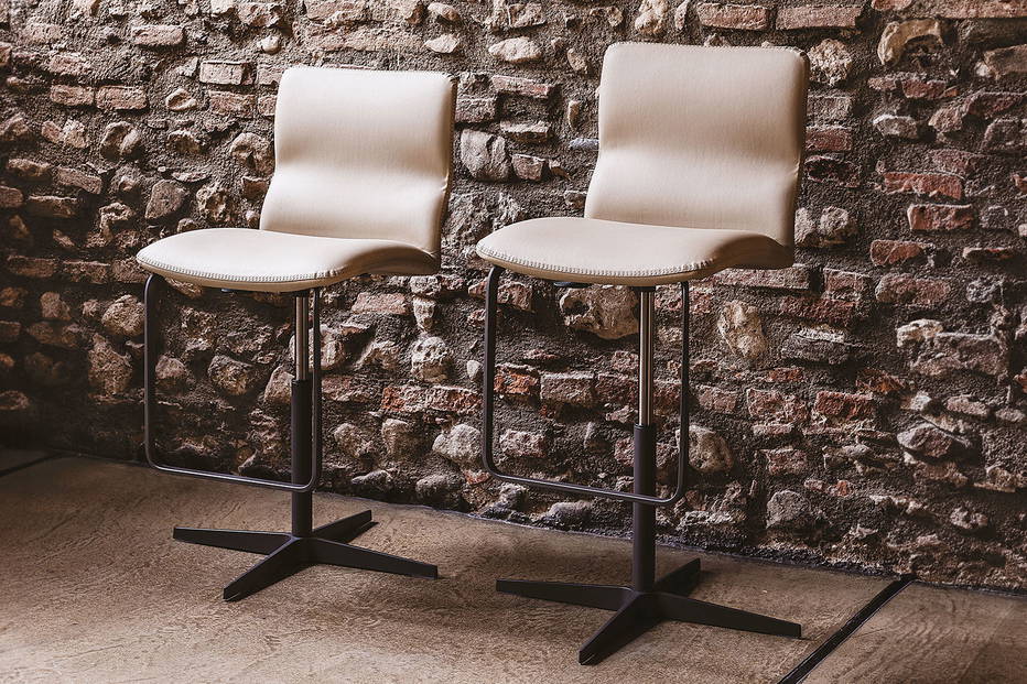 Victor X counter stools by Cattelan Italia