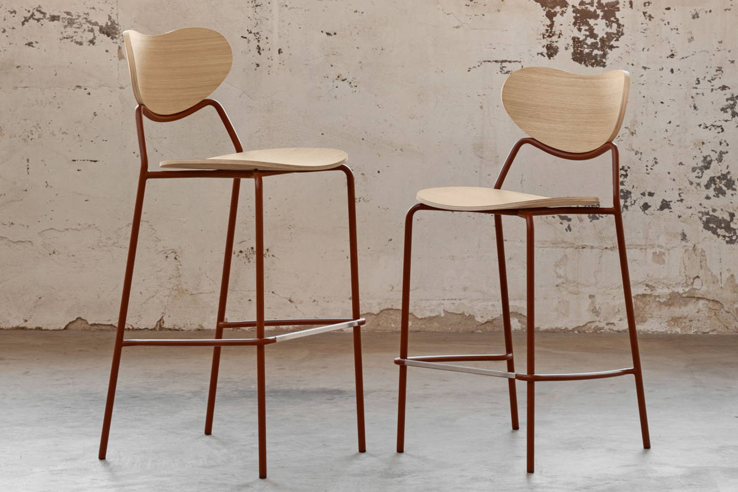 Vida counter and bar stools from MIDJ