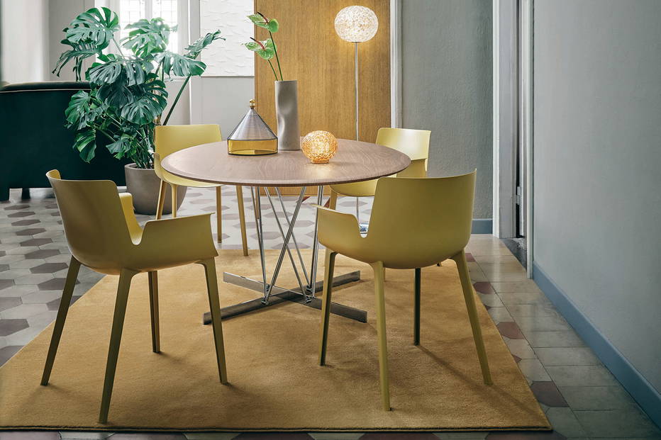 Viscount of Wood Round Kitchen Table in dining setting