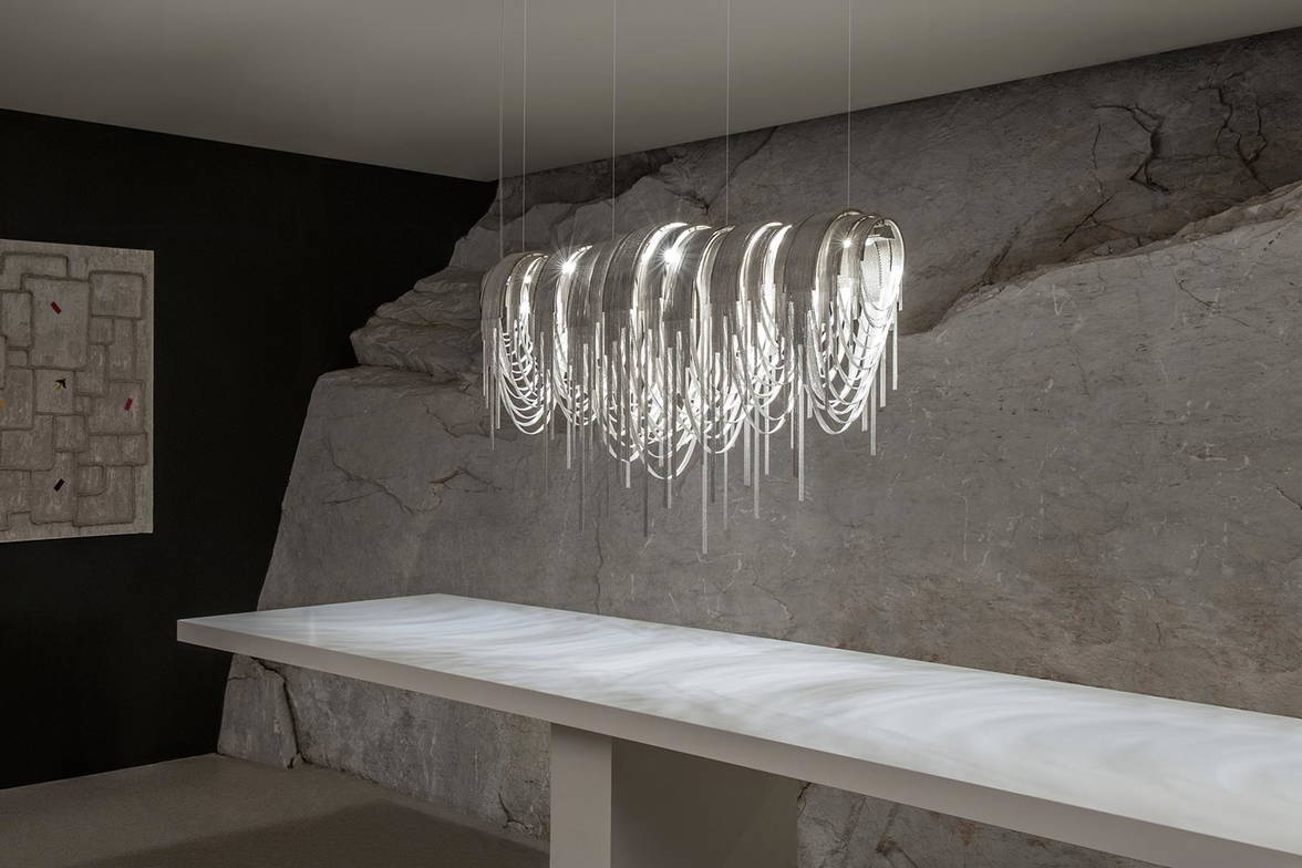 Volver linear chandelier by Terzani in a dining area setting Volver linear chandelier by Terzani in a dining area setting