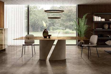 Wadi dining table with the Ermes dining chairs