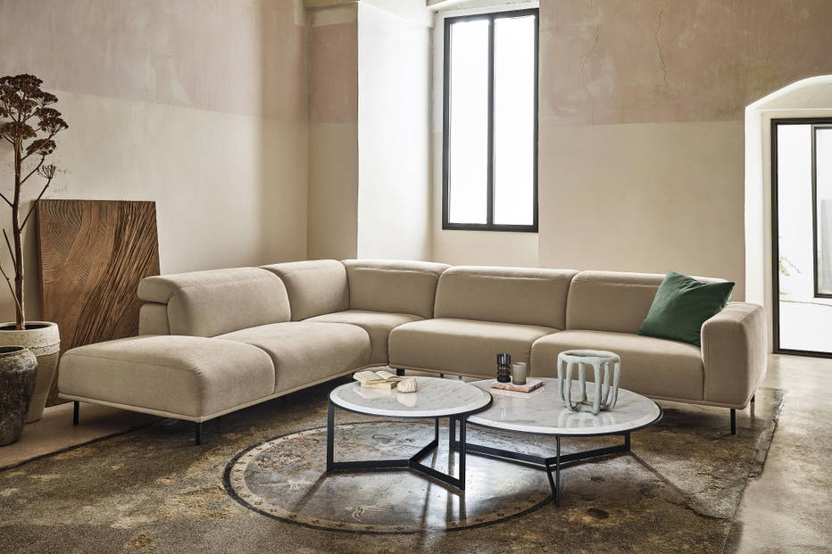 Wing Corner Sectional Sofa with Grancircolo coffee table