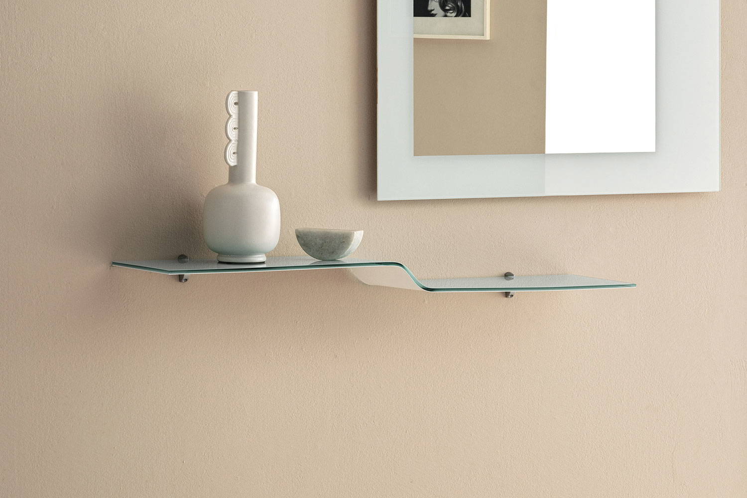 Wing shelf by Bontempi Casa features a glass design