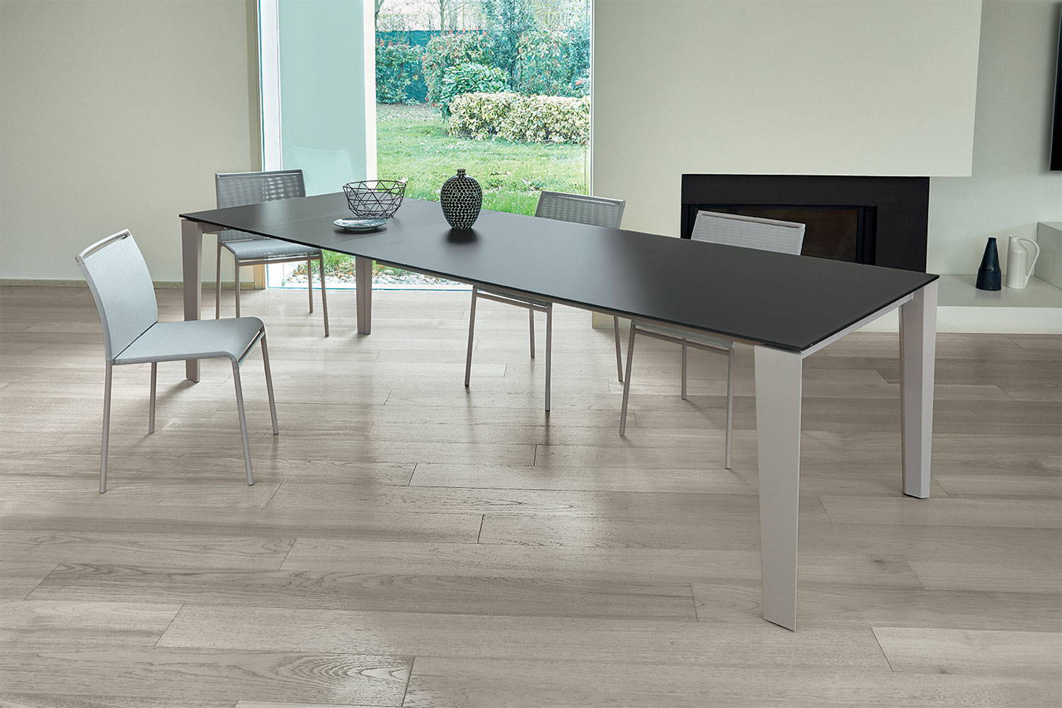 Winny extension dining table with Lola dining chairs