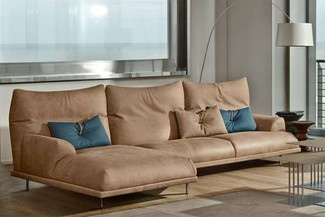 Wolf sectional sofa with chaise by Gamma