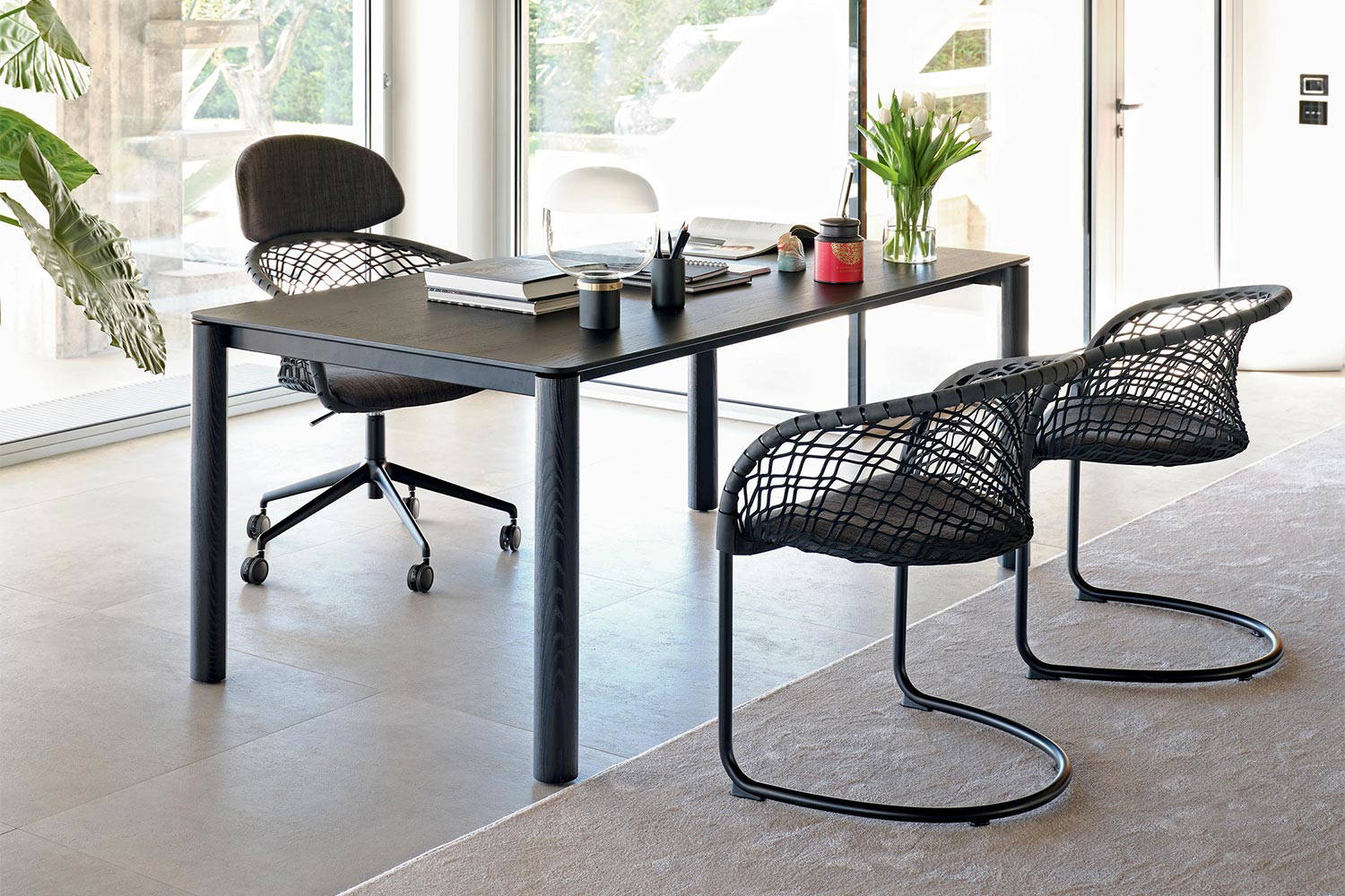 Woody Dining Table by Midj | room service 360°
