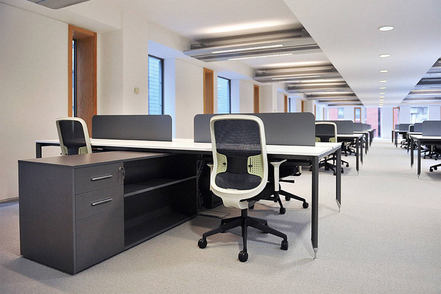 Yo Quad Desk Workstation by Uffix | room service 360°