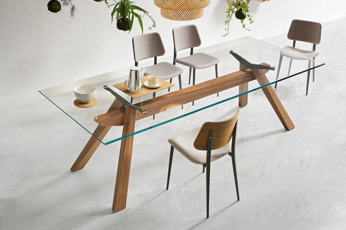 Zeus dining table with Joe TS-L dining chairs by Midj Zeus dining table with Joe TS-L dining chairs by Midj