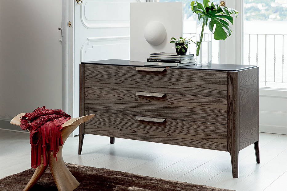Ziggy Dresser